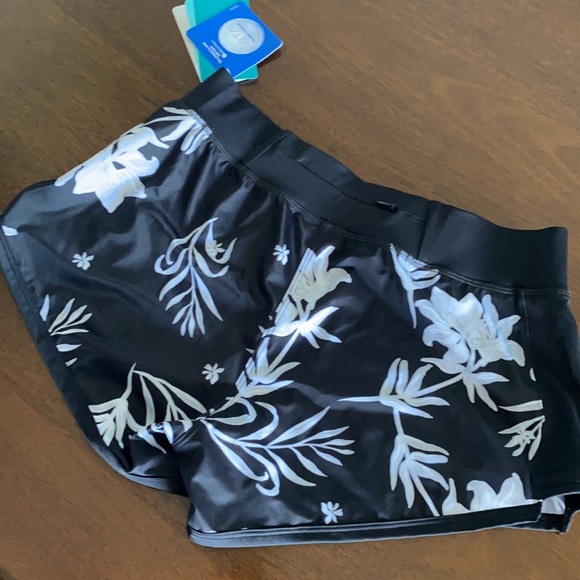 NEW ROXY SWELL ADDICT SHORT🖤 - Picture 4 of 13